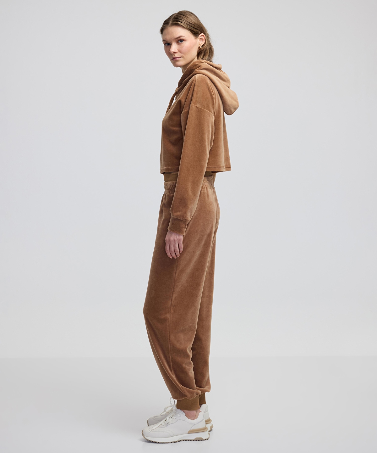 Kadife dokulu jogger pantolon
