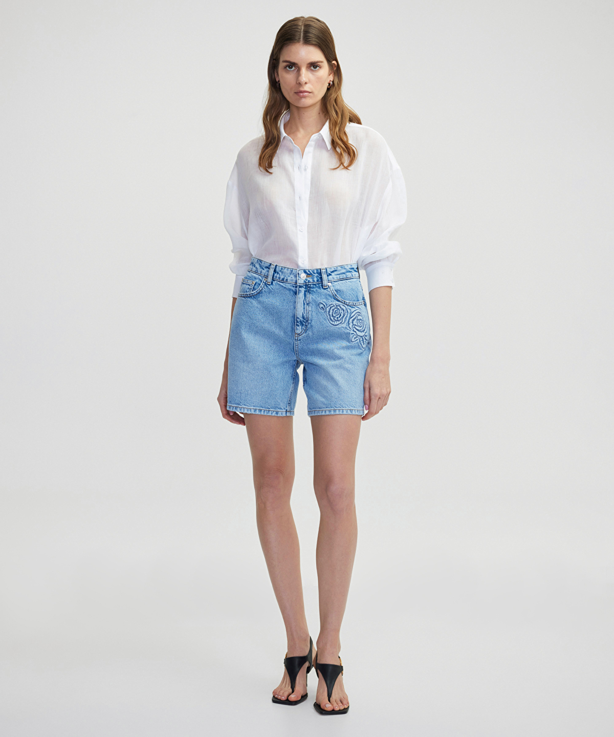 Çiçek motifli denim şort -1