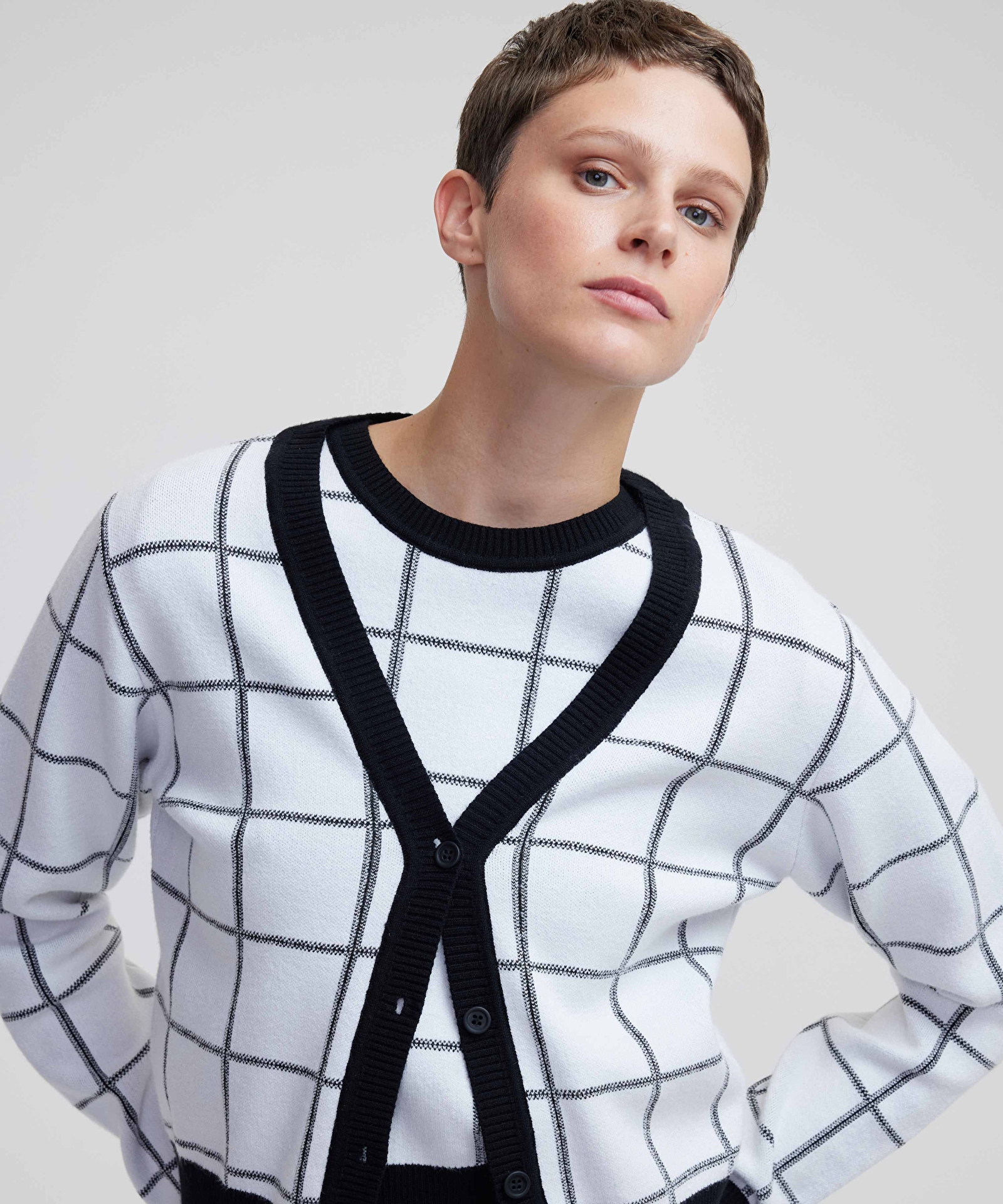 Ekru Kare jakarlı hırka IW6240050057018 | İpekyol