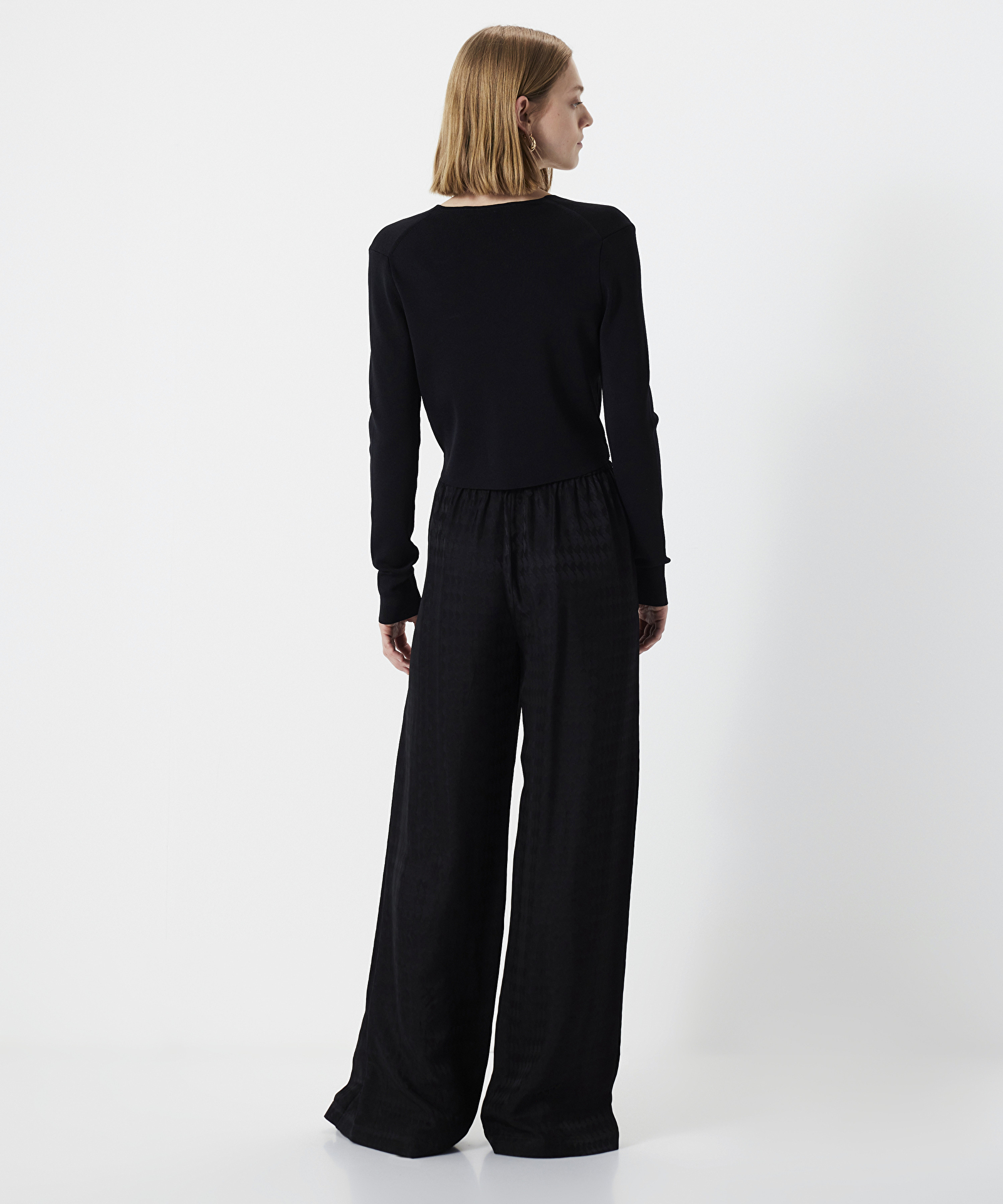 Siyah V yaka hırka IS1240050089001 | İpekyol