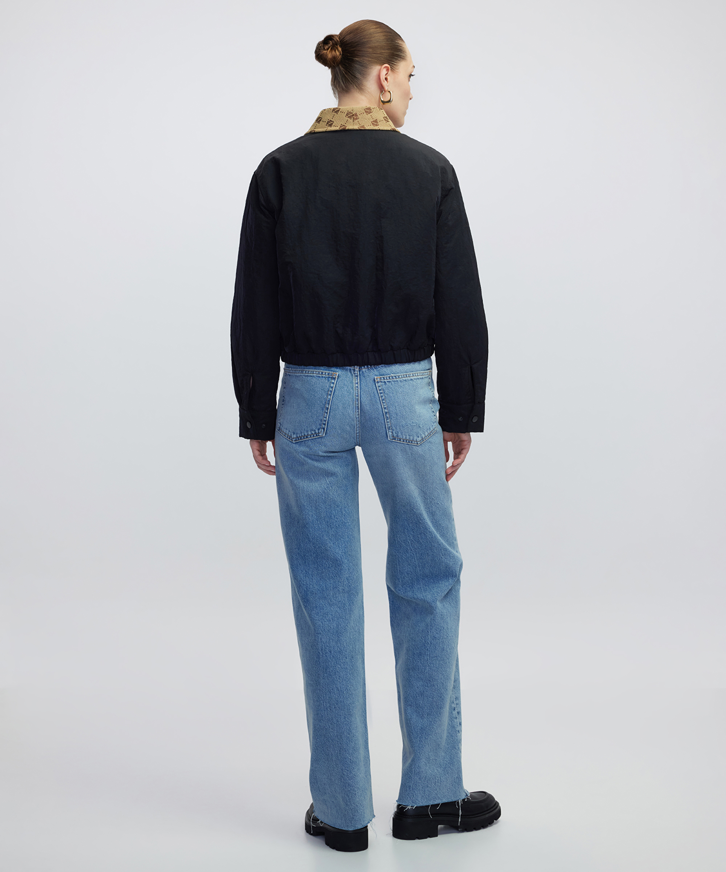Monogram jakarlı mont_3