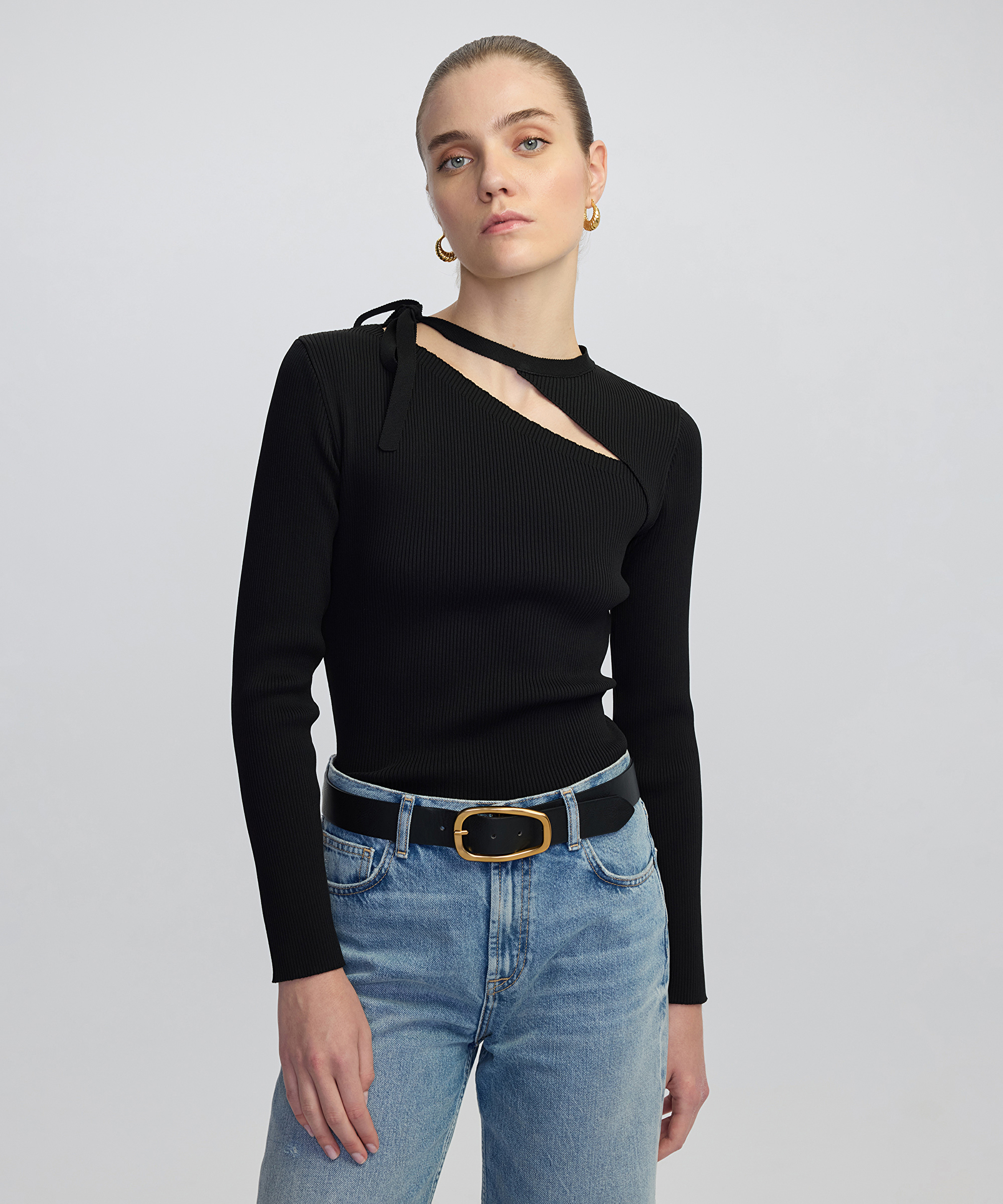 Yakası bağlamalı cutout triko