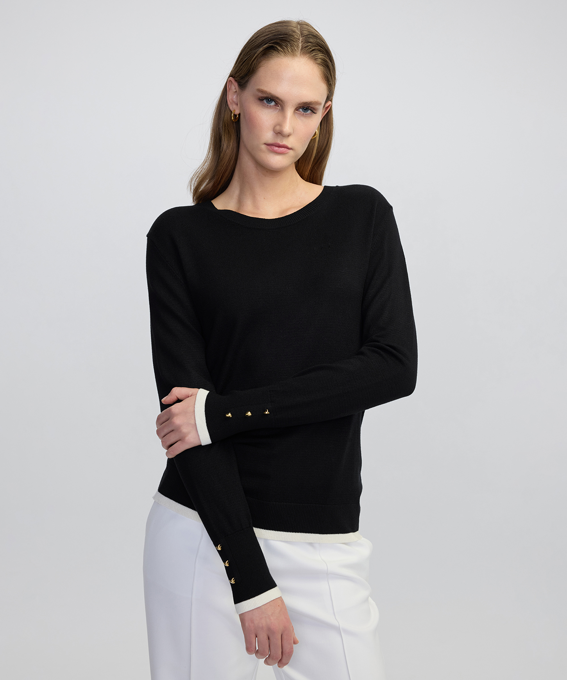 Düğme aksesuarlı colorblock triko