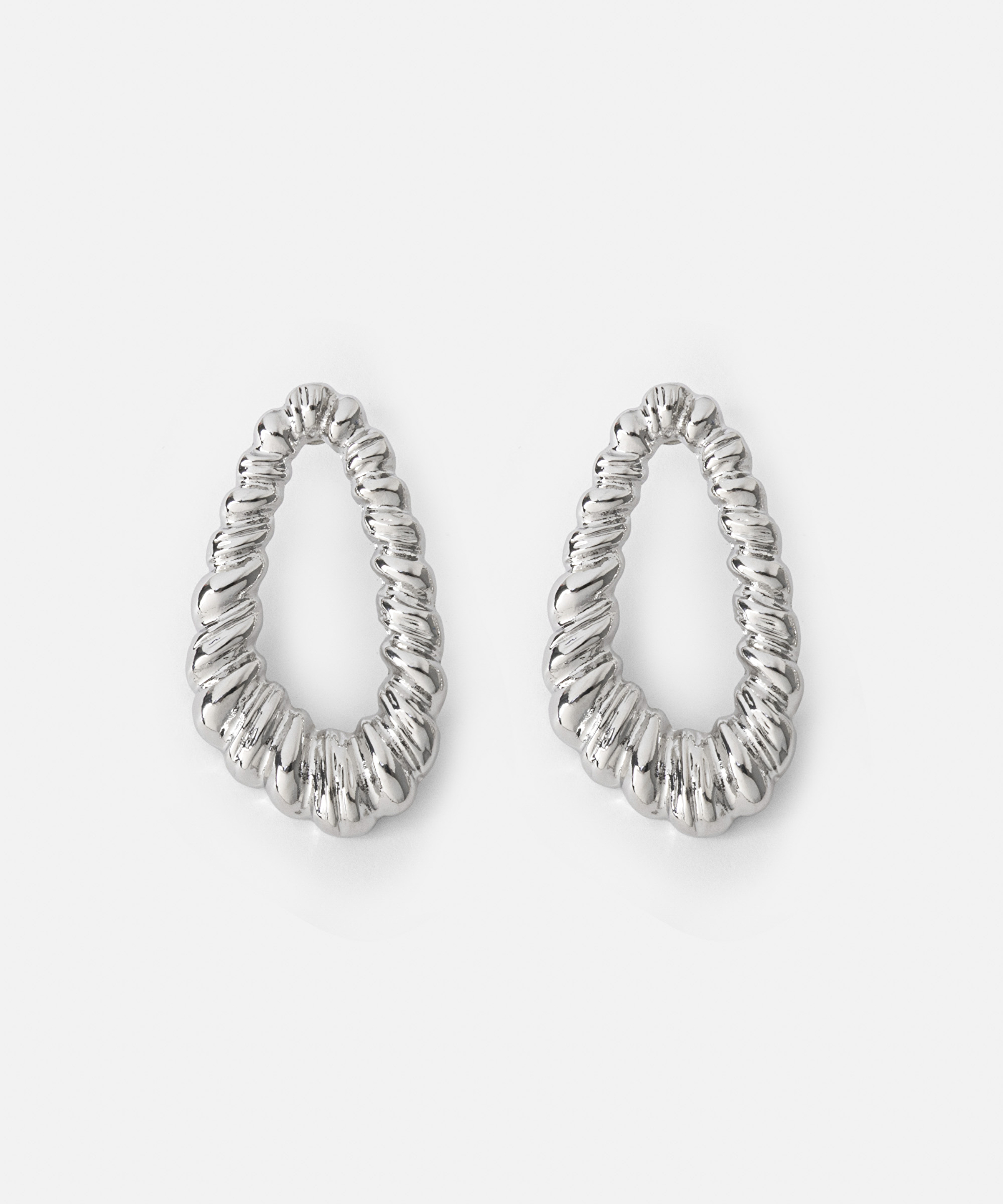 Dokulu metal küpe