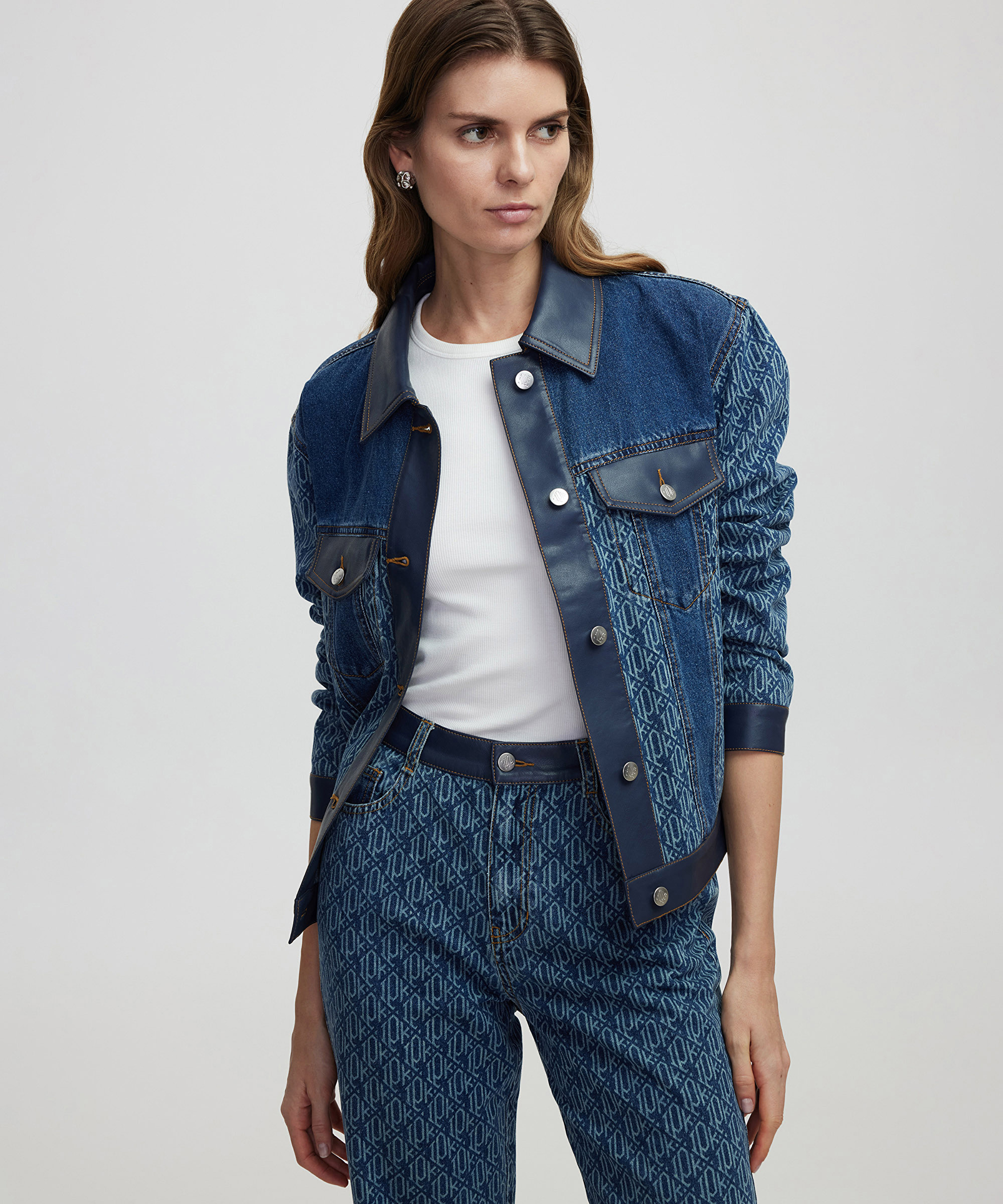 Monogram baskılı denim mont