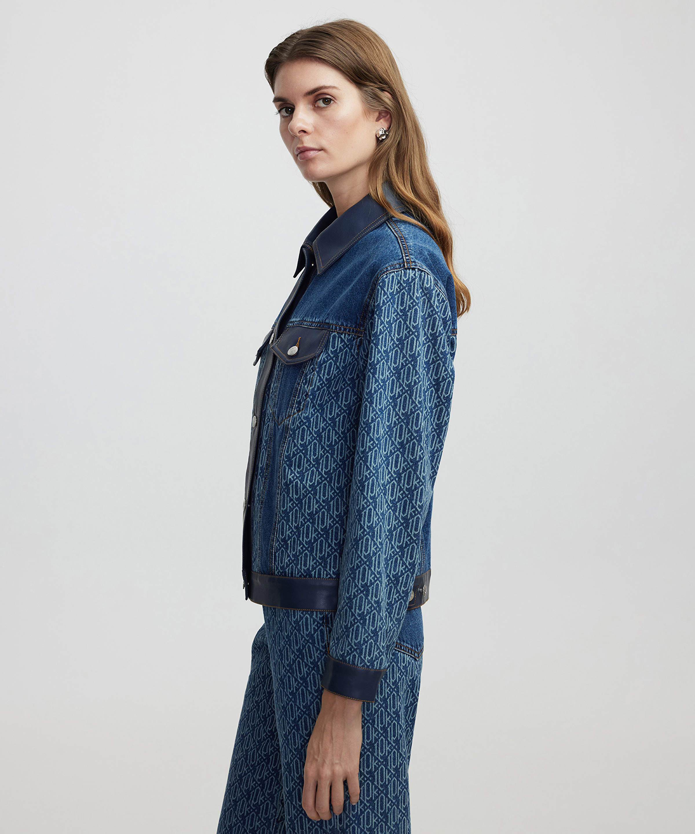 Monogram baskılı denim mont_2