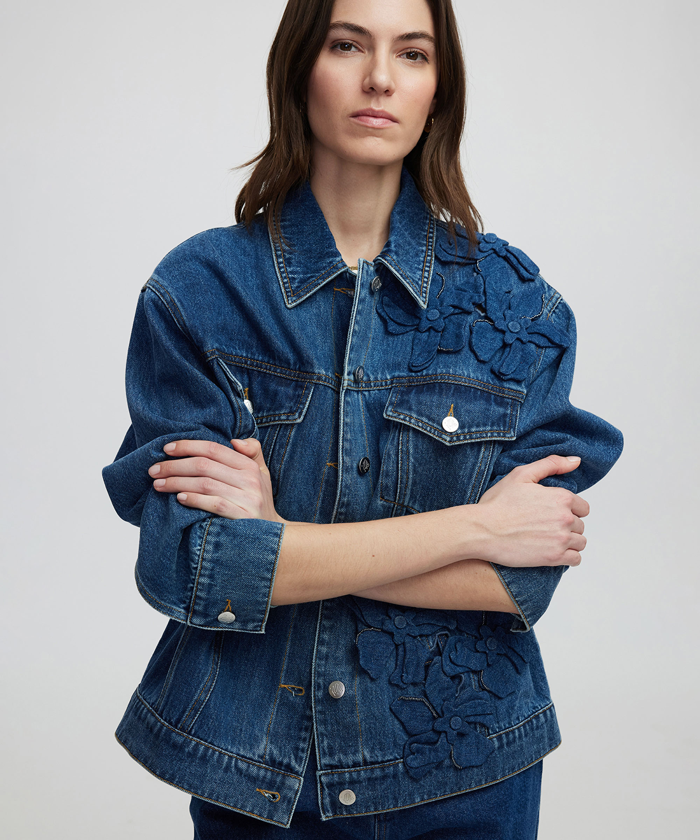 Çiçek aplikeli denim mont