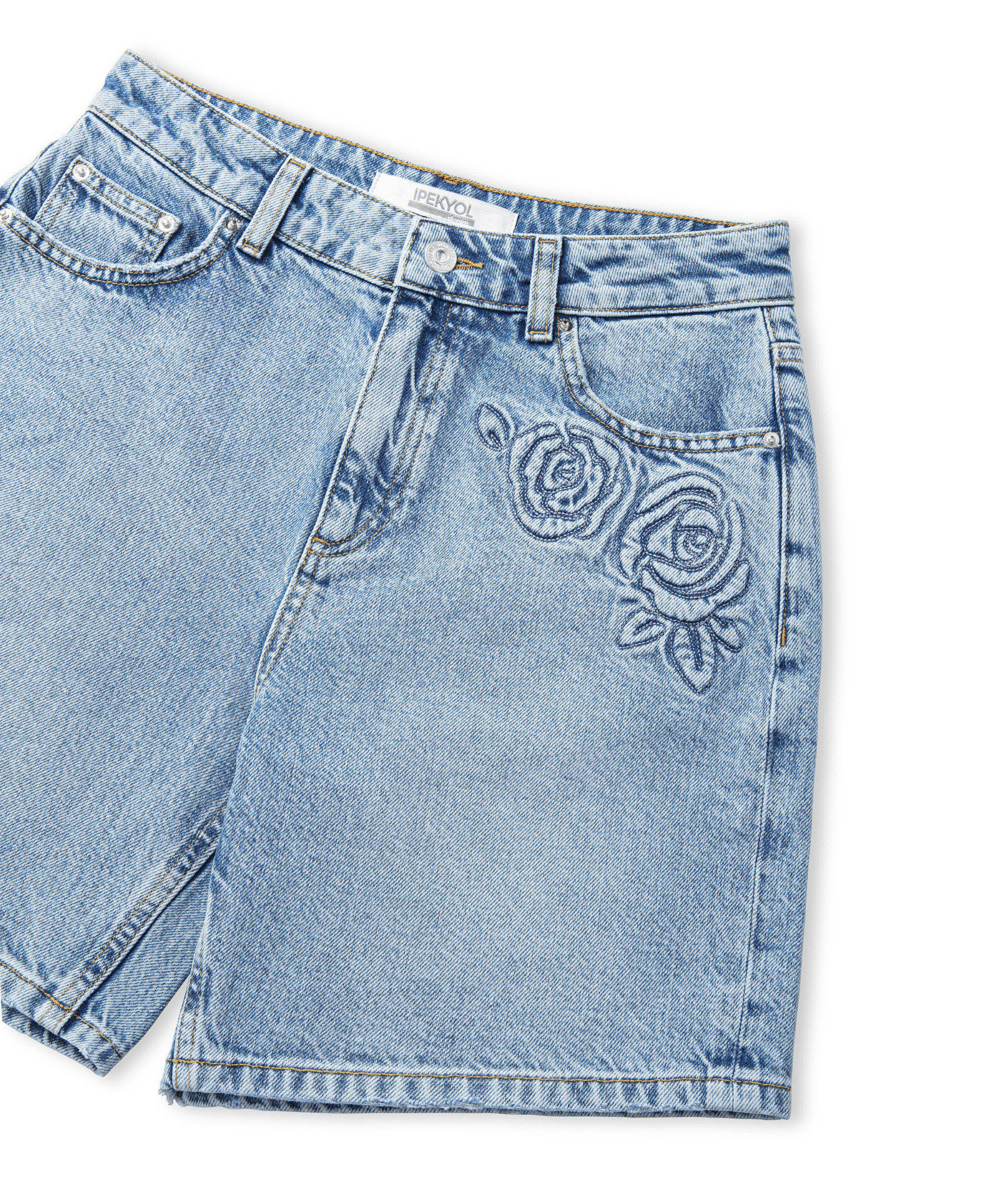 Çiçek motifli denim şort_6