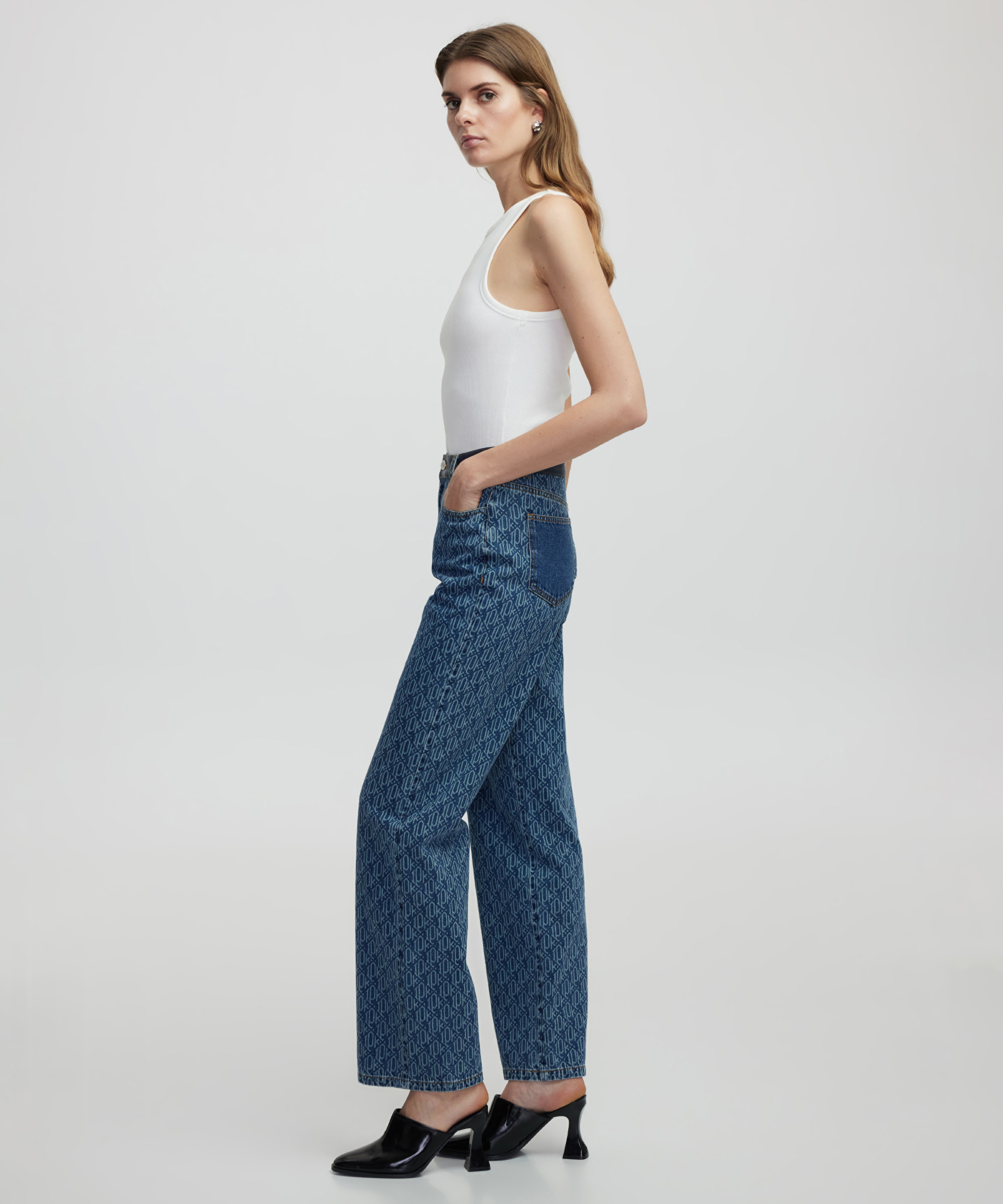 Monogram baskılı jean pantolon_1