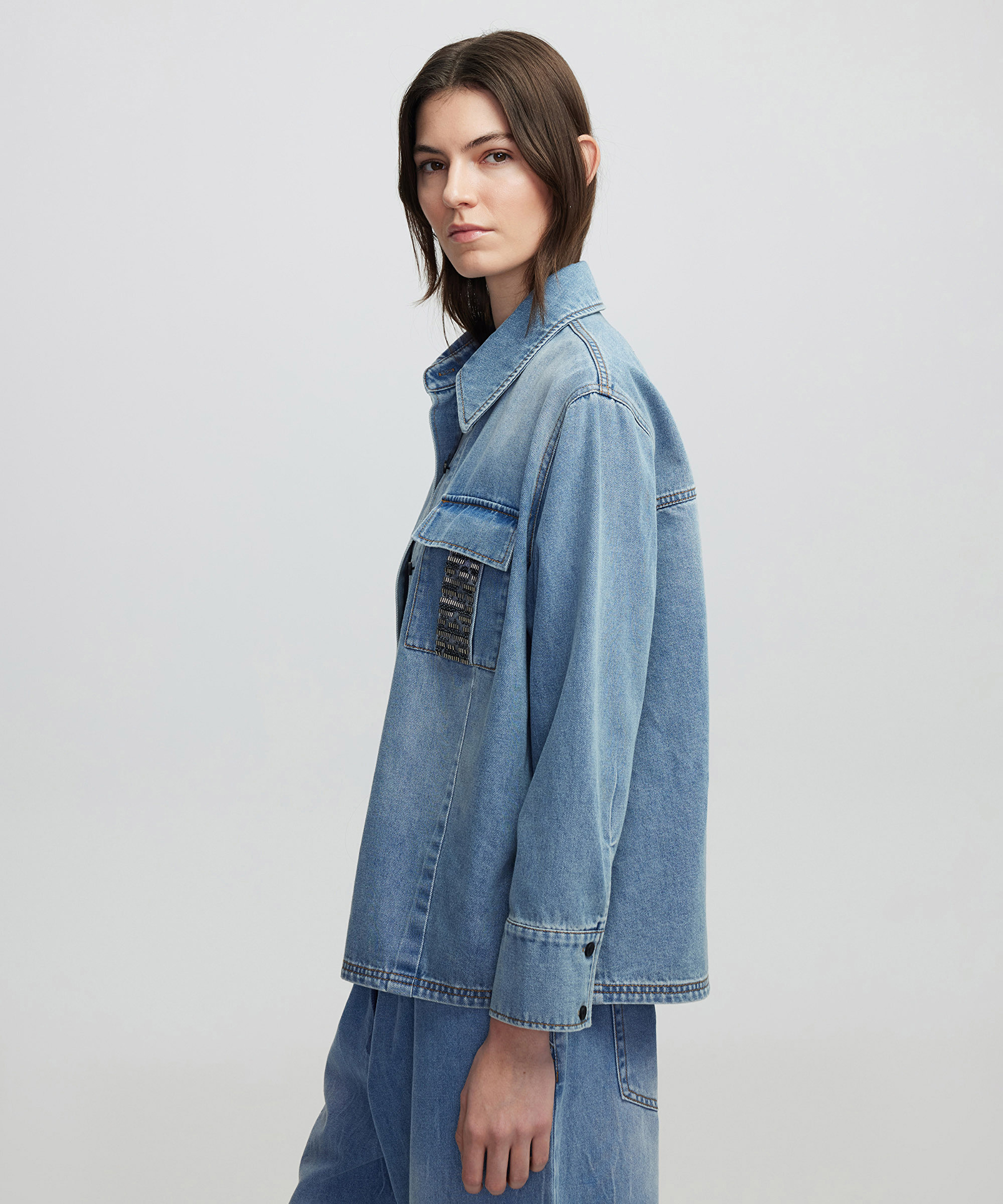 İşlemeli denim gömlek_2