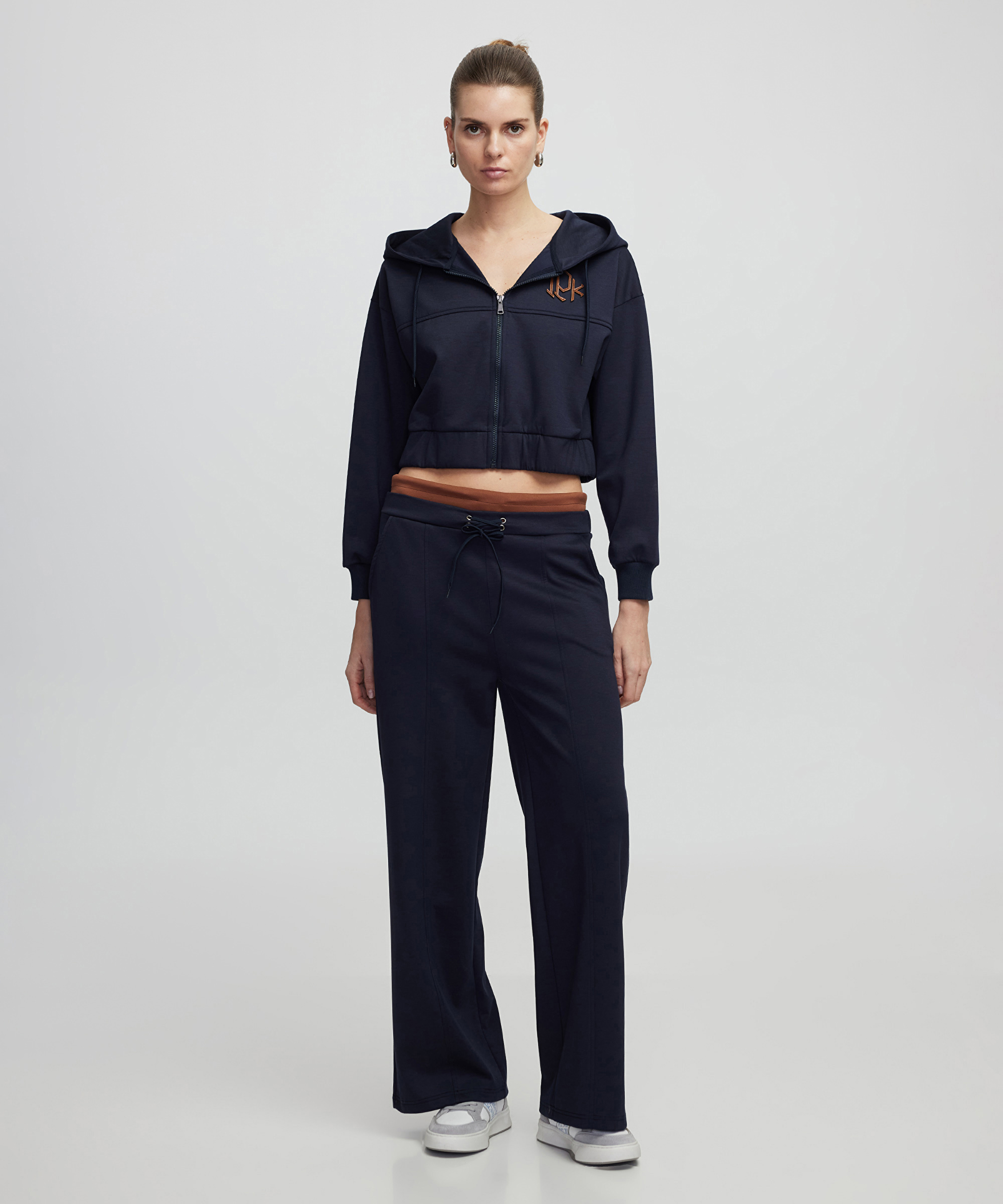 Monogram aplikeli sweatshirt_1